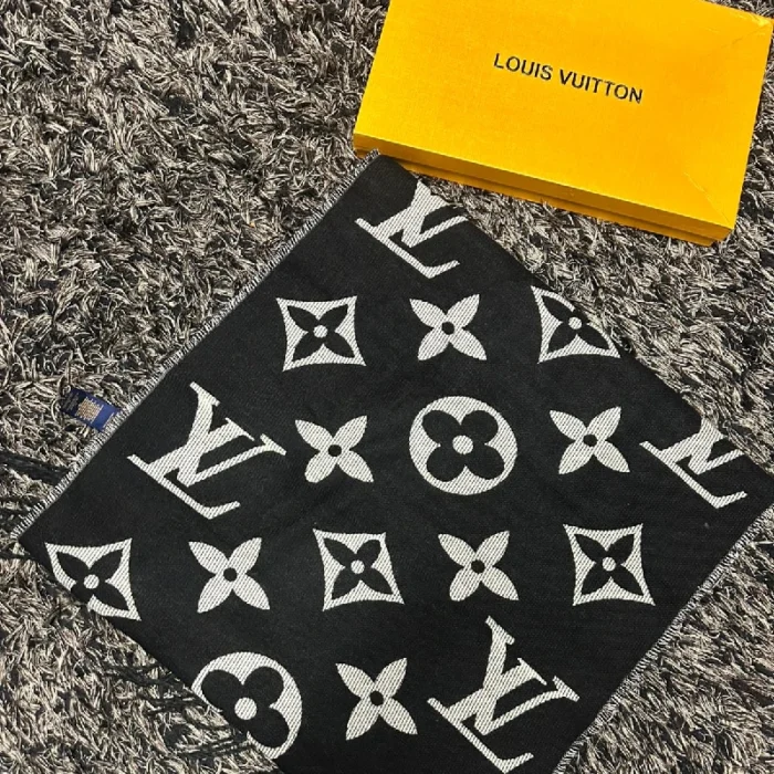 Louis Vuitton Scarves